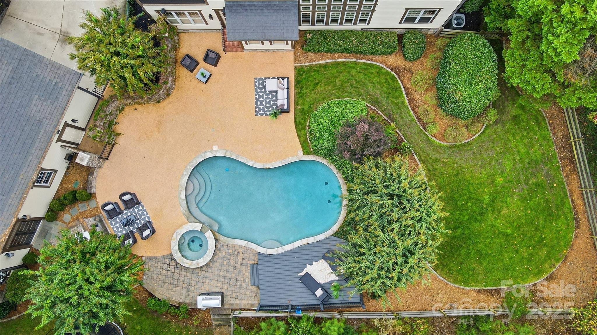 2424 Commons Court
