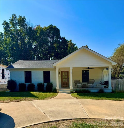 Photo of 512 Manhasset Road, Charlotte, NC 28209 (MLS # 4434268)