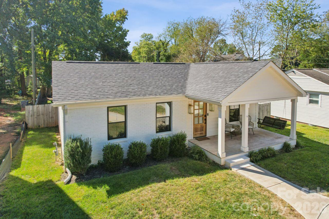 512 Manhasset Road