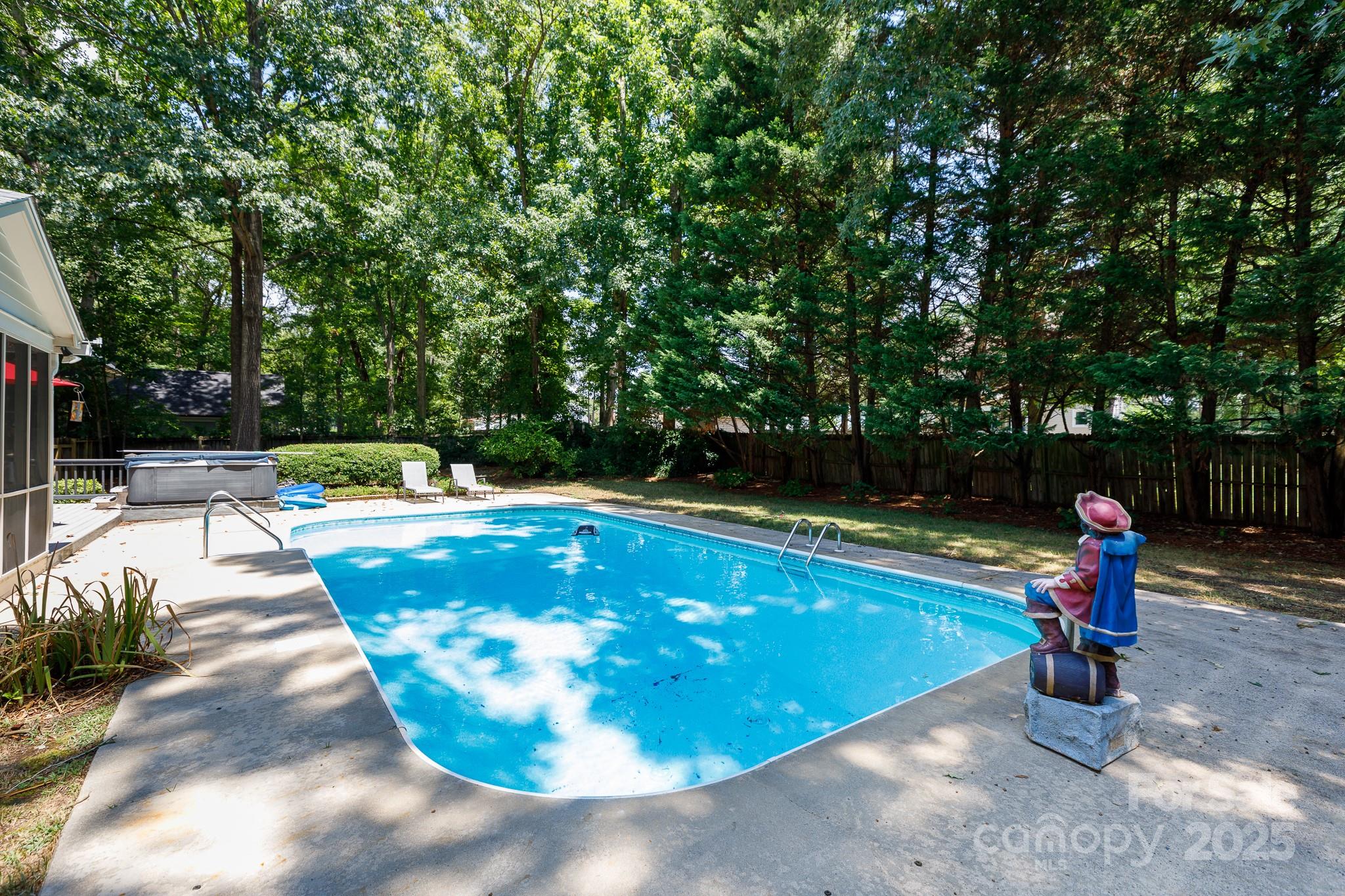 1121 Candlelight Drive