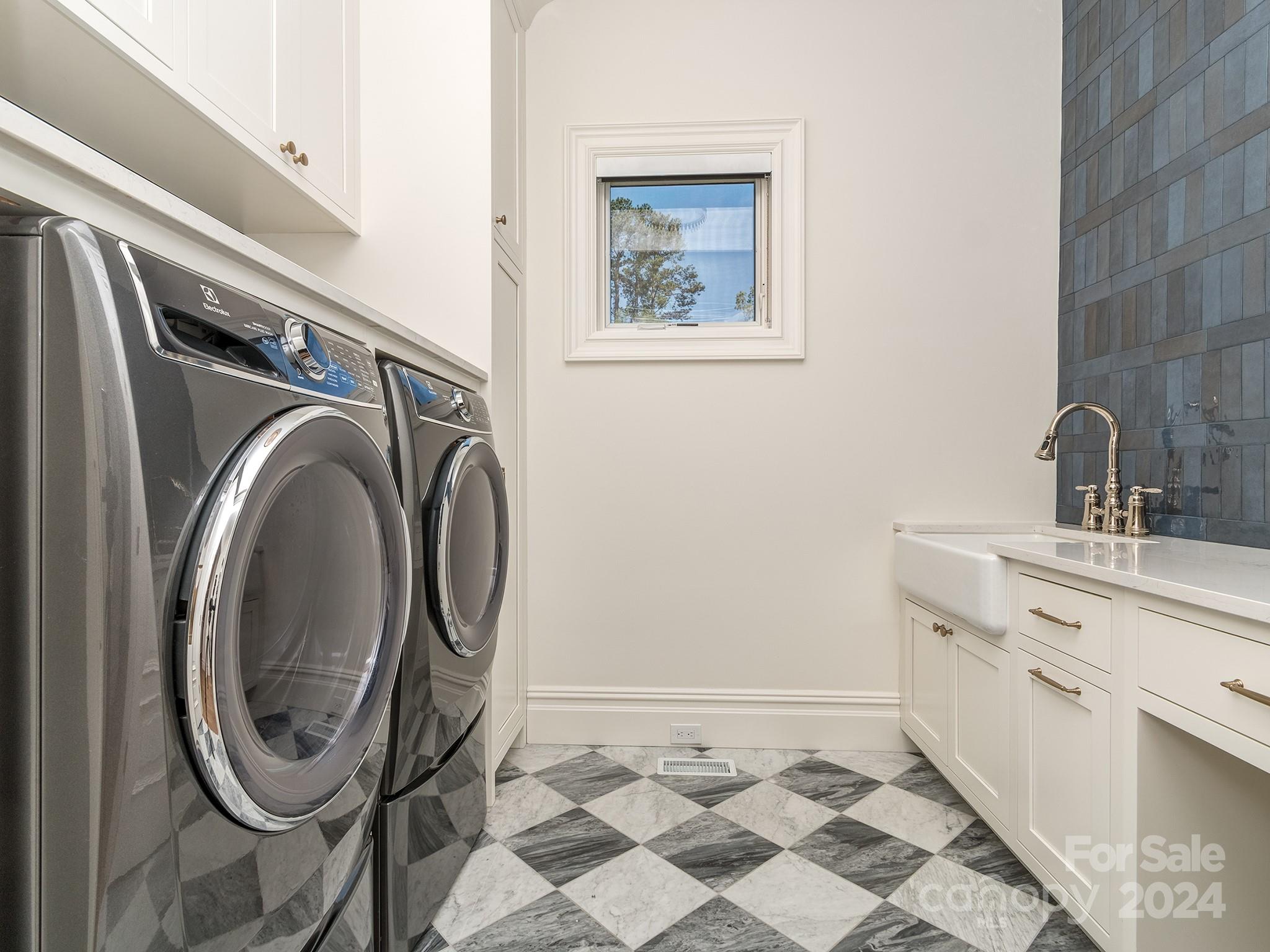 Twin Lakes - Residential