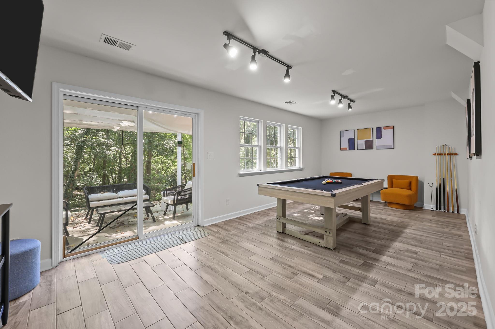 N.B. Robinson - Residential