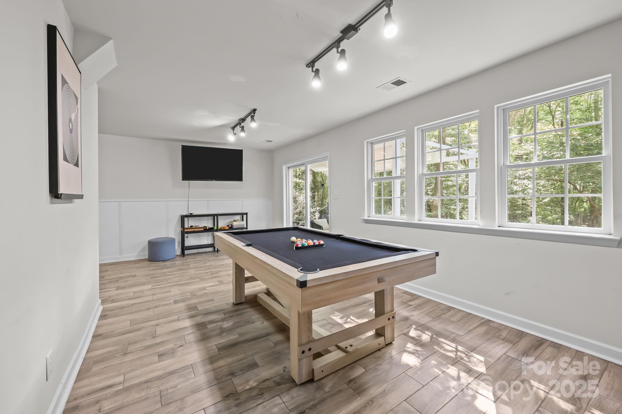 N.B. Robinson - Residential