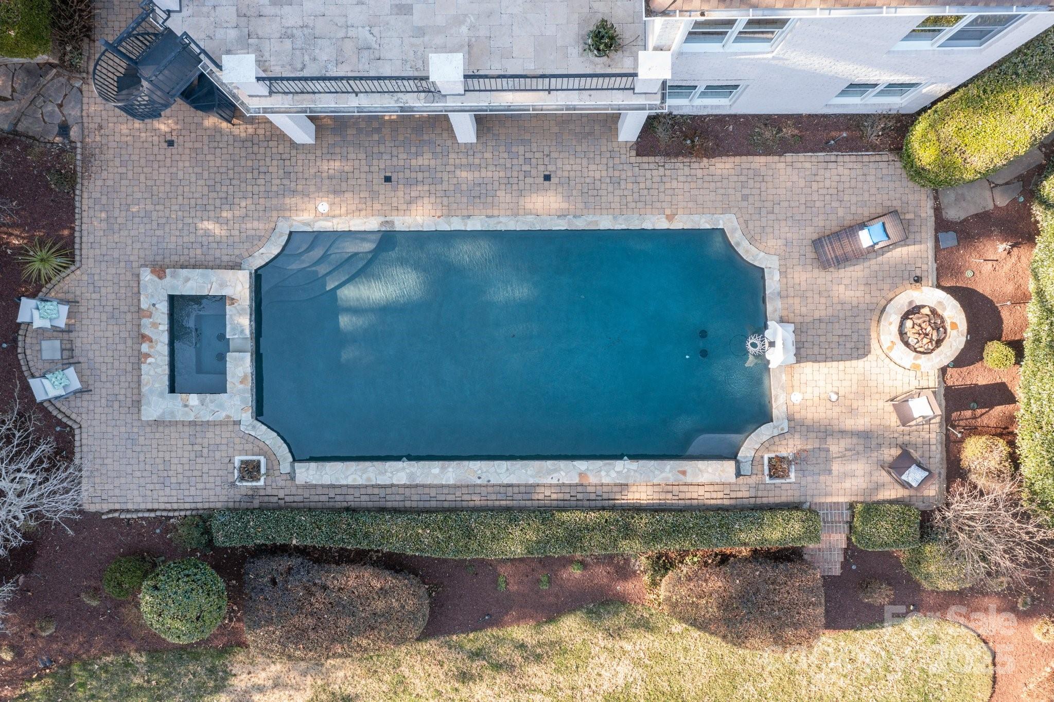 The Peninsula - Residential