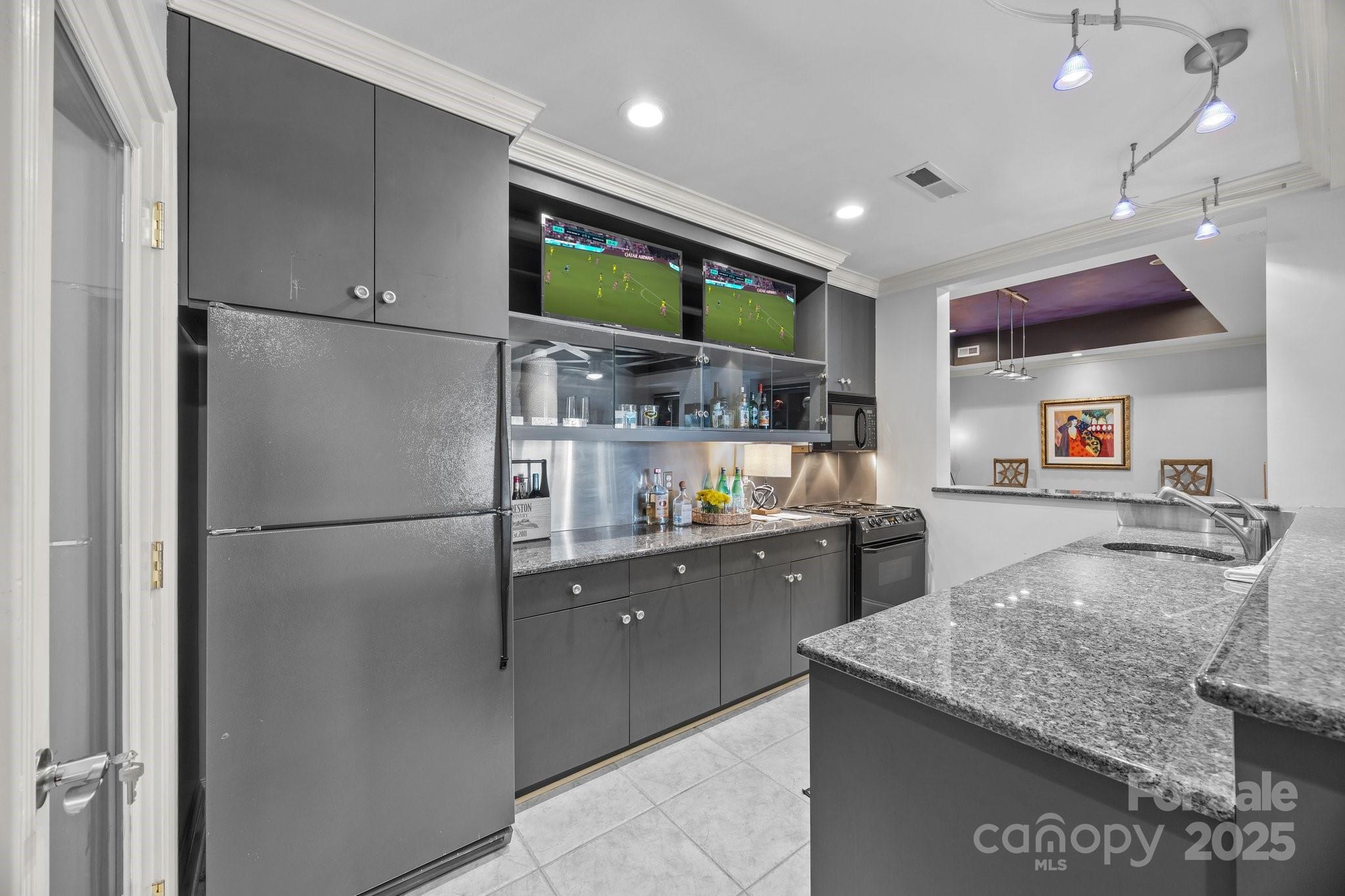 The Peninsula - Residential