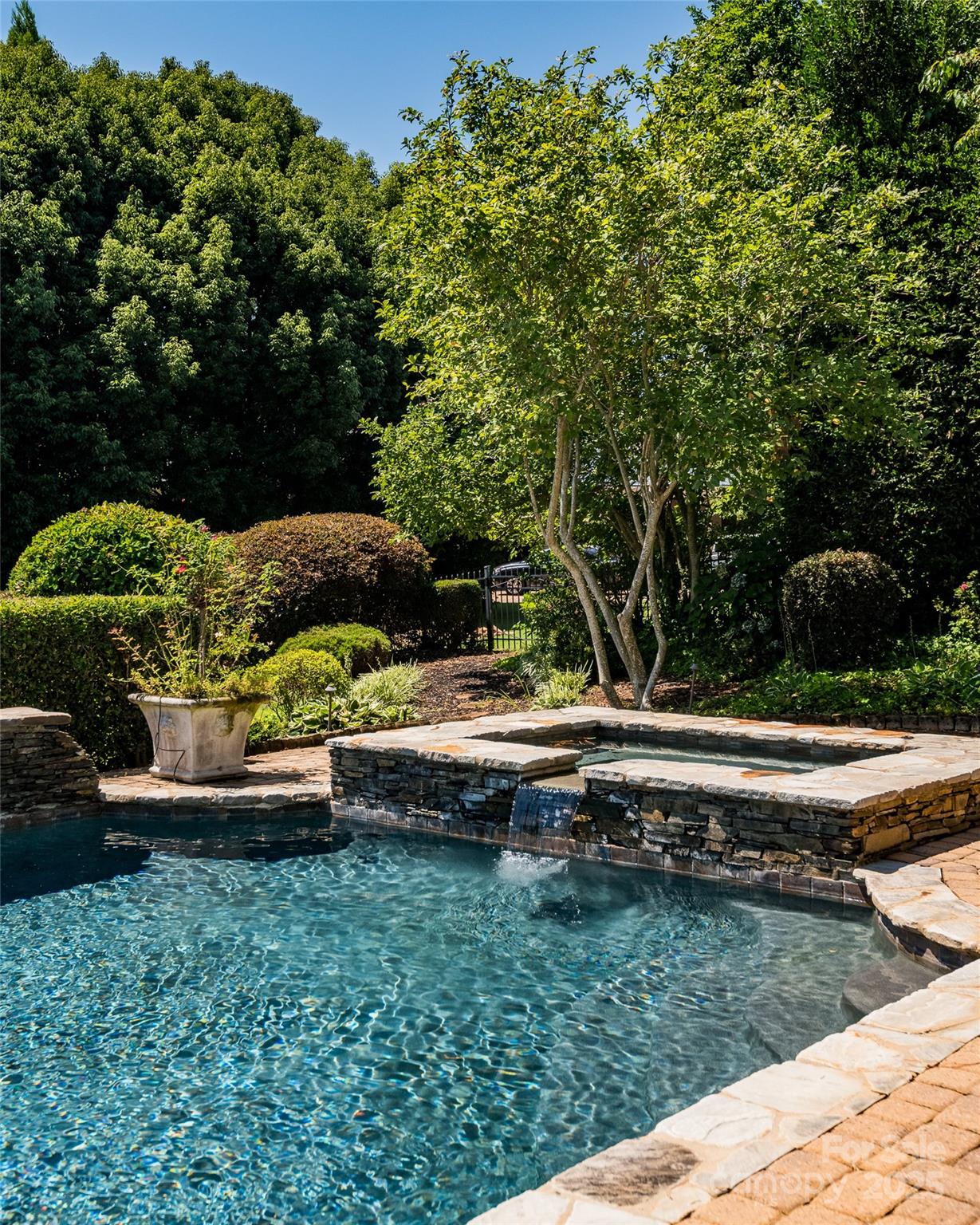 The Peninsula - Residential