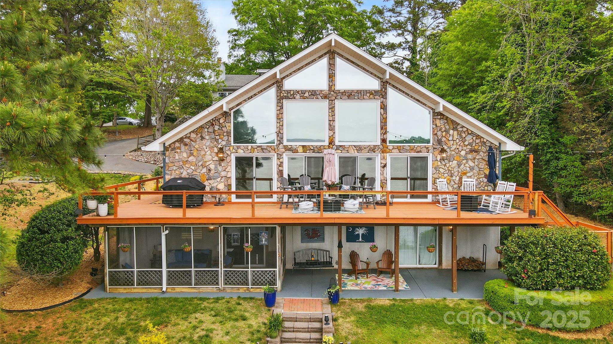 1095 Palmyra Drive