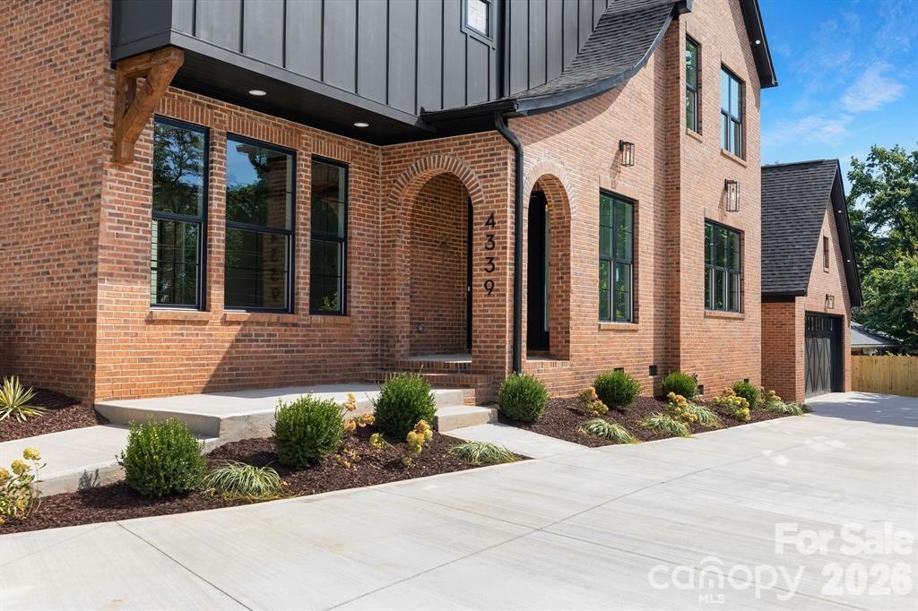 4339 Castlewood Road