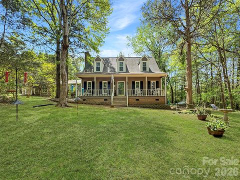 Photo of 8209 Saddlehorse Lane, Charlotte, NC 28215 (MLS # 4365817)