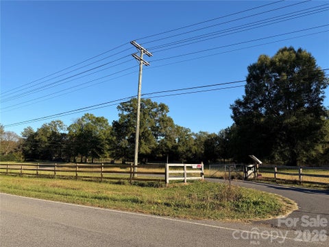 Photo of 140 Ribbon Circle, Lincolnton, NC 28092 (MLS # 4436895)