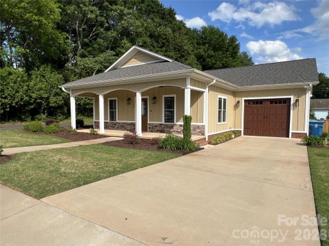 Photo for 162 Red Oak Drive