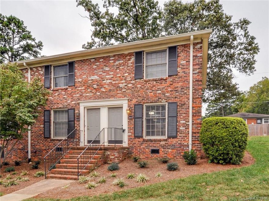 Wonderful End Unit townhome style condo in Cotswold!  Hard to find 2/1 at this price in such a great area.   This renovated home features stainless steel appliances, a private patio, large bedrooms, hardwoods down! Community pool for enjoying the summer months.  Enjoy the park like setting, manicured lawns, sidewalks and more in this peaceful neighborhood.  All appliances included, w/d under stairs.  Close to shopping, dining, boutiques, Uptown, highways and so much more!   Take a look today!