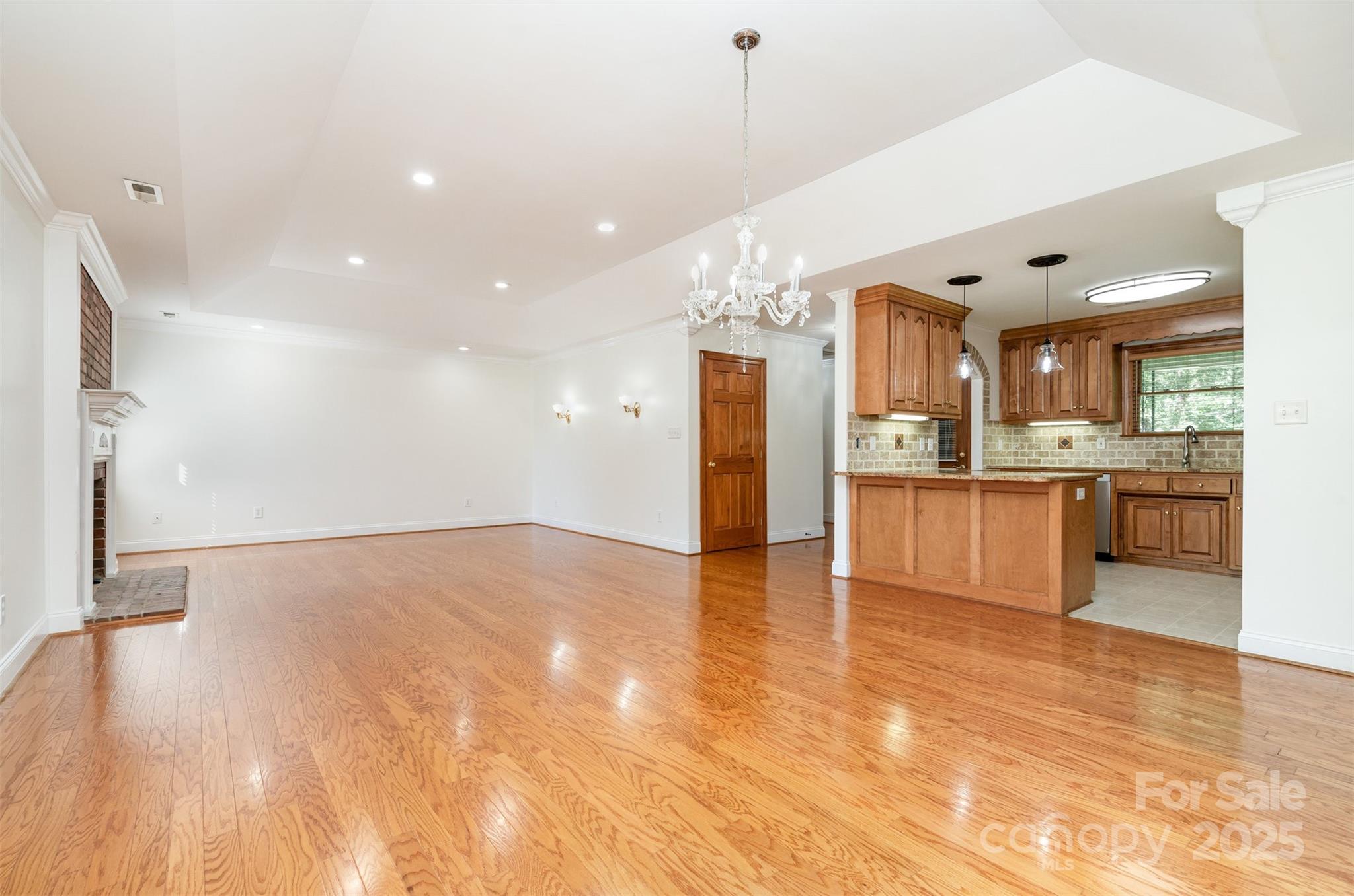 956 Mariposa Road