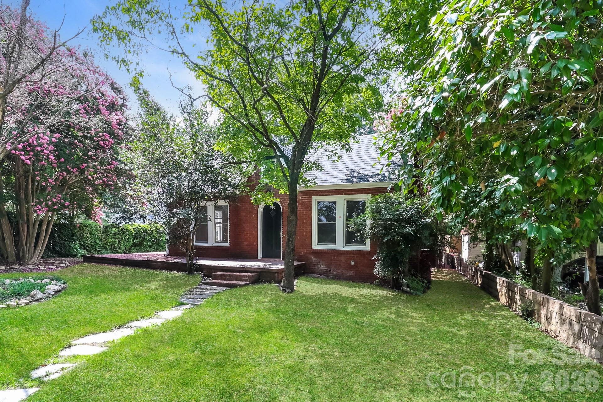 902 Venus Street