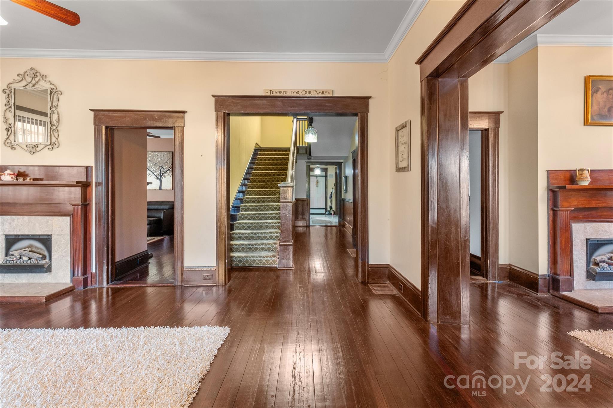 215 W Eastway Drive