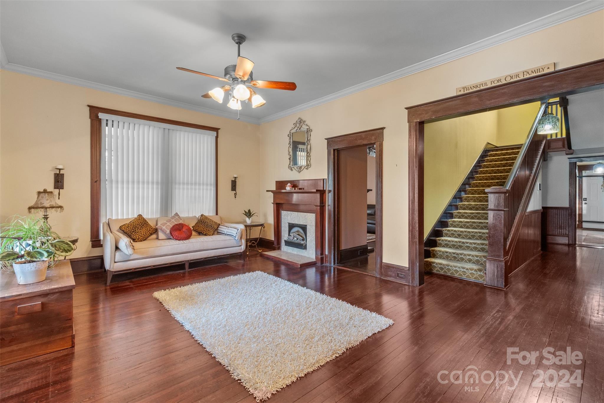 215 W Eastway Drive