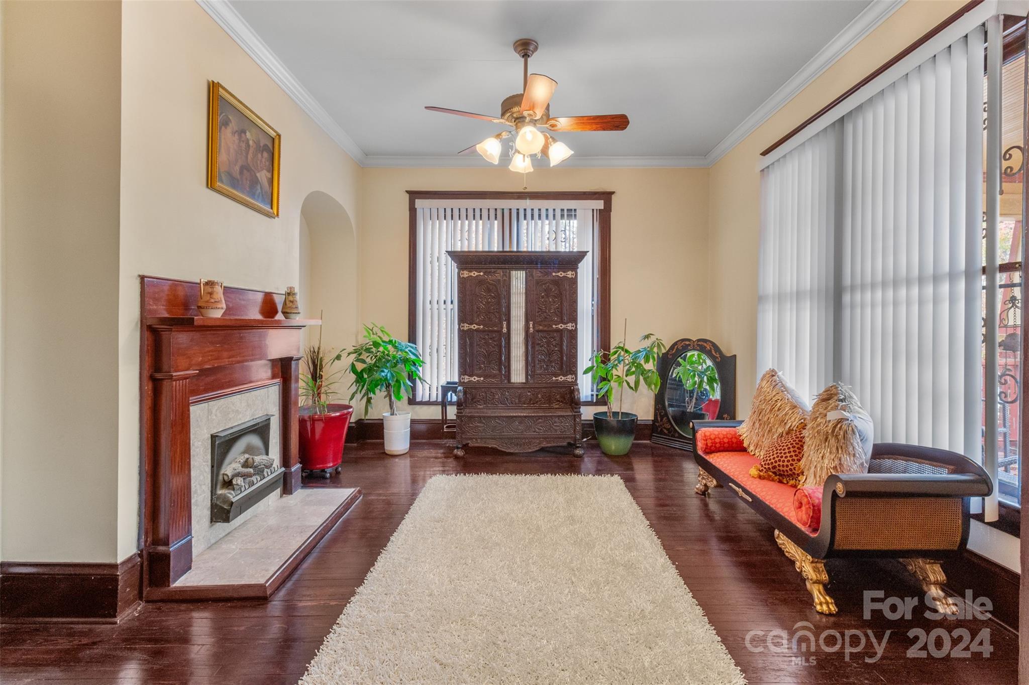 215 W Eastway Drive