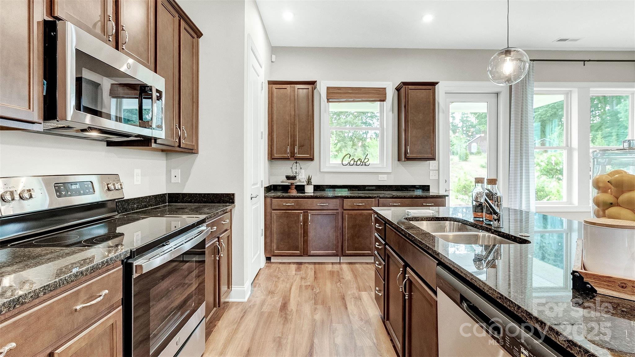 1043 Rabbit Hill Lane
