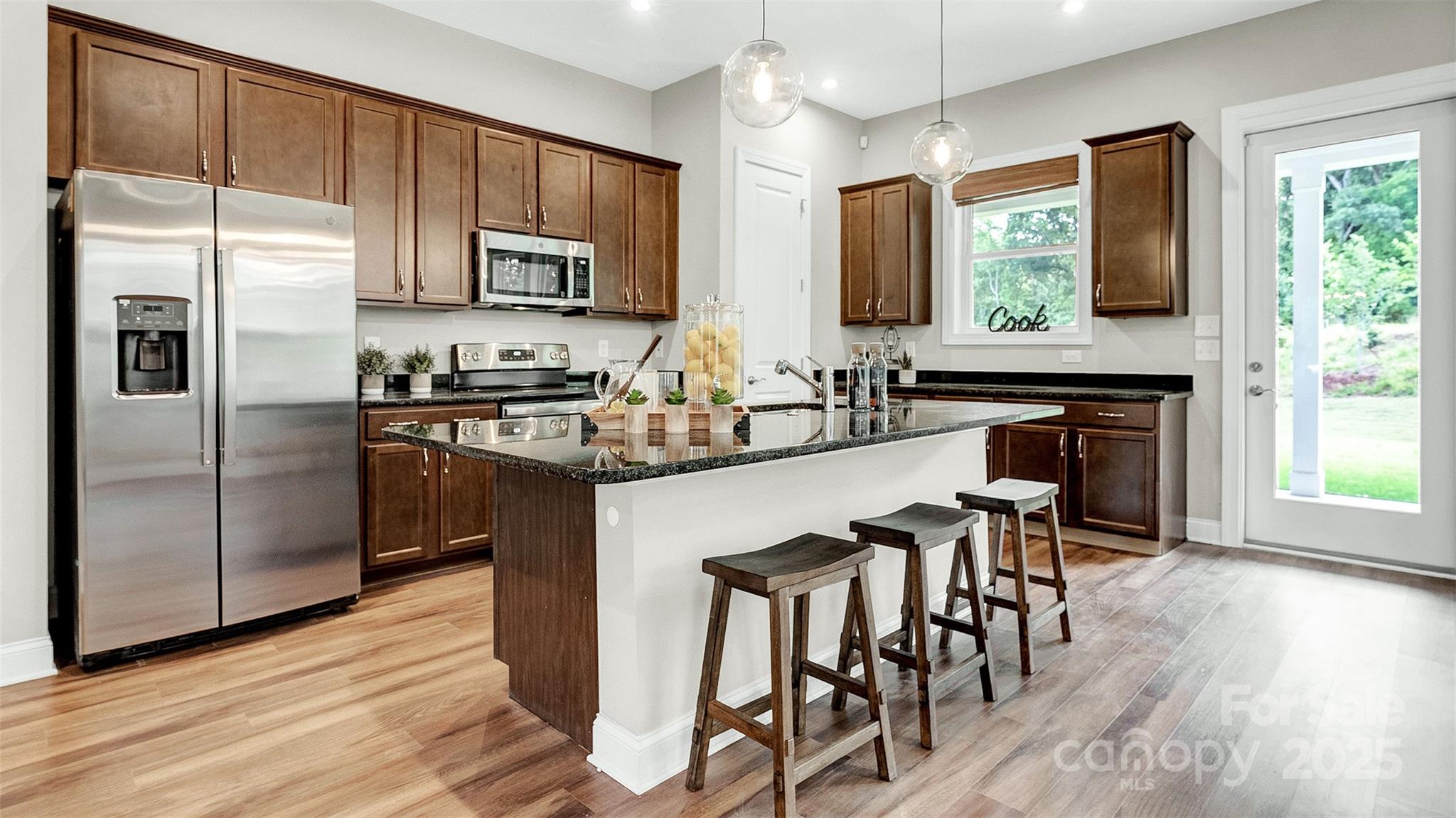 1043 Rabbit Hill Lane
