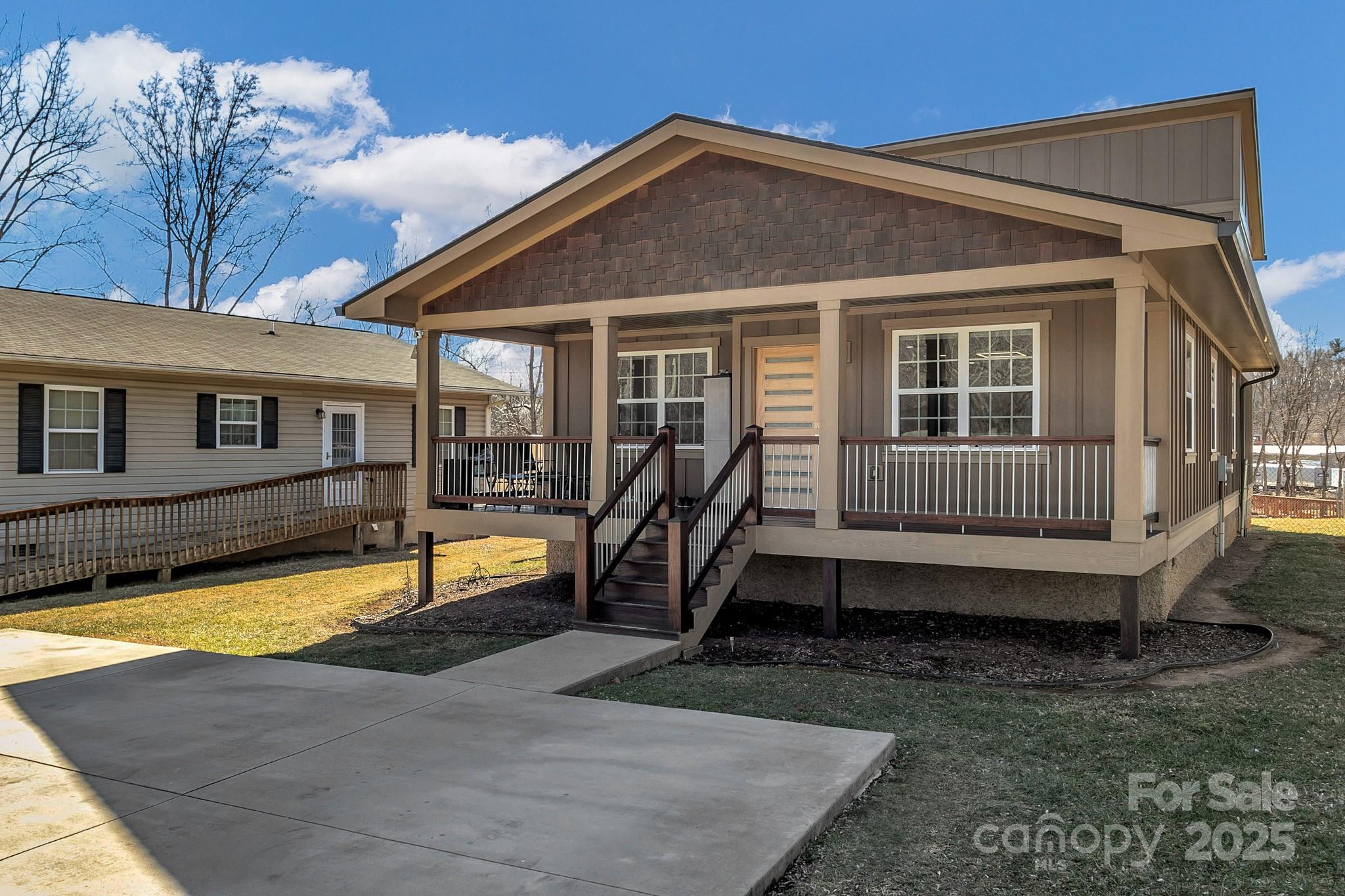 215 E Oakview Road