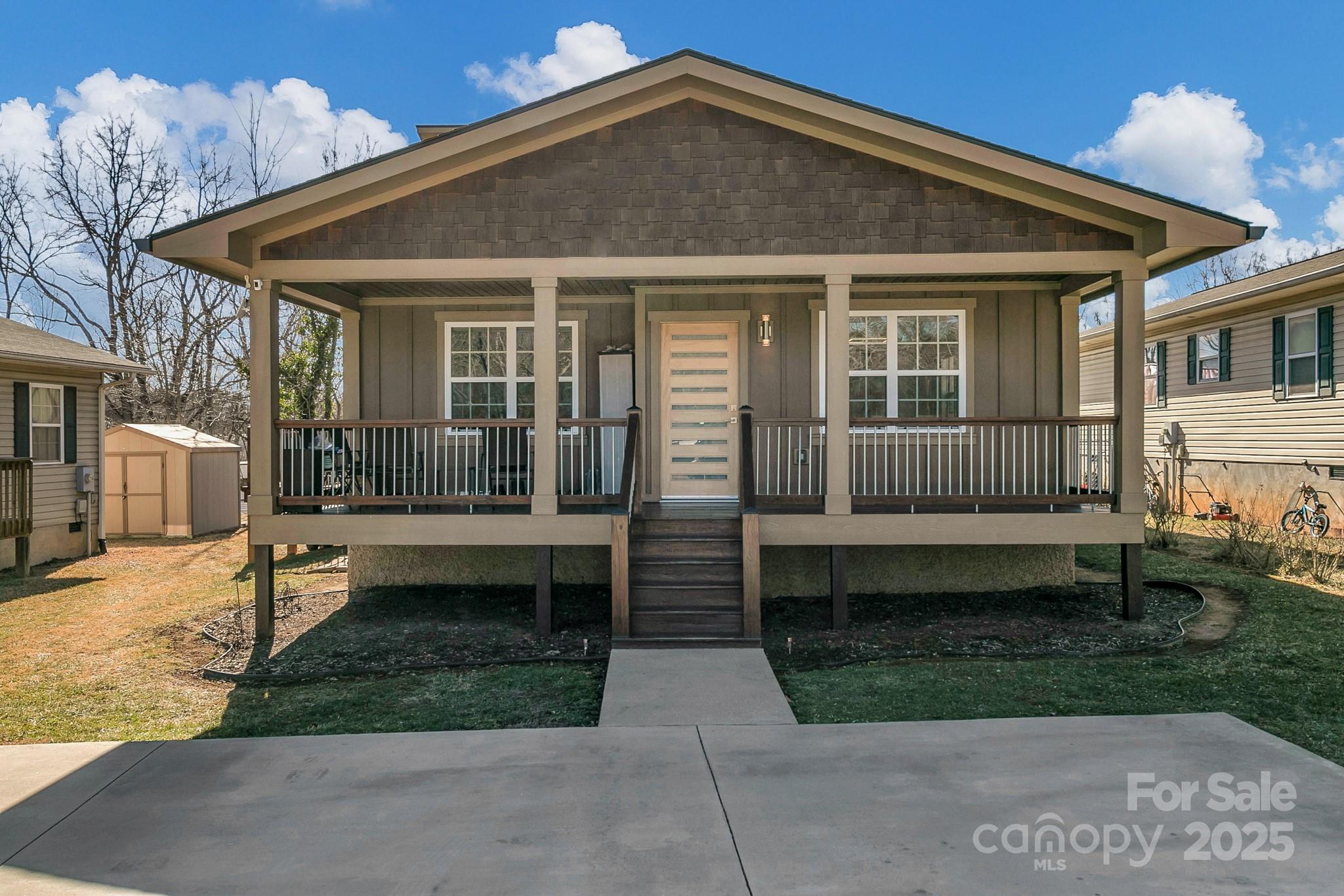 215 E Oakview Road