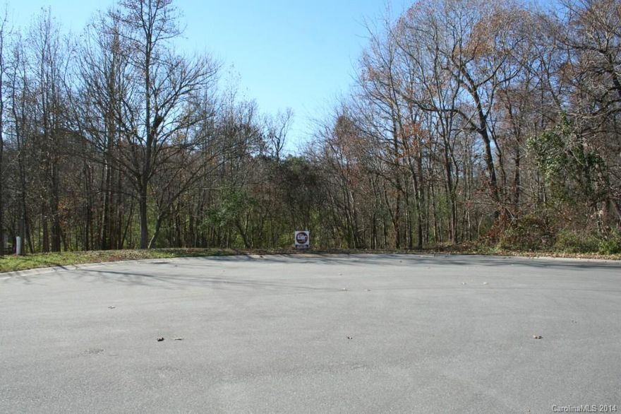 BEAUTIFUL WOODED CUL-DE-SAC LOT IN ESTABLISHED COMMUNITY OF GORGEOUS BRICK FRONT AND CUSTOM HOMES. PRIVATE, RURAL SETTING W/EASY ACCESS TO URBAN AMENITIES. CITY WATER/SEWER ALREADY IN PLACE. THIS IS YOUR CHANCE TO BUILD THAT DREAM HOME!