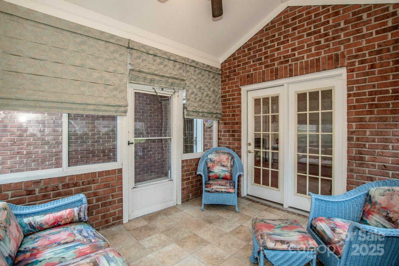 The Glen at Highland Creek - Residential