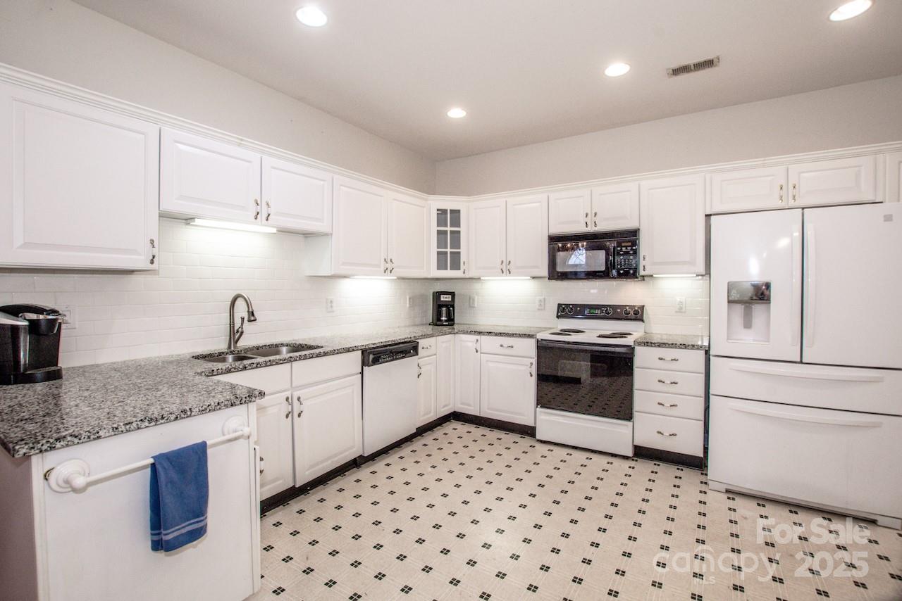 The Glen at Highland Creek - Residential