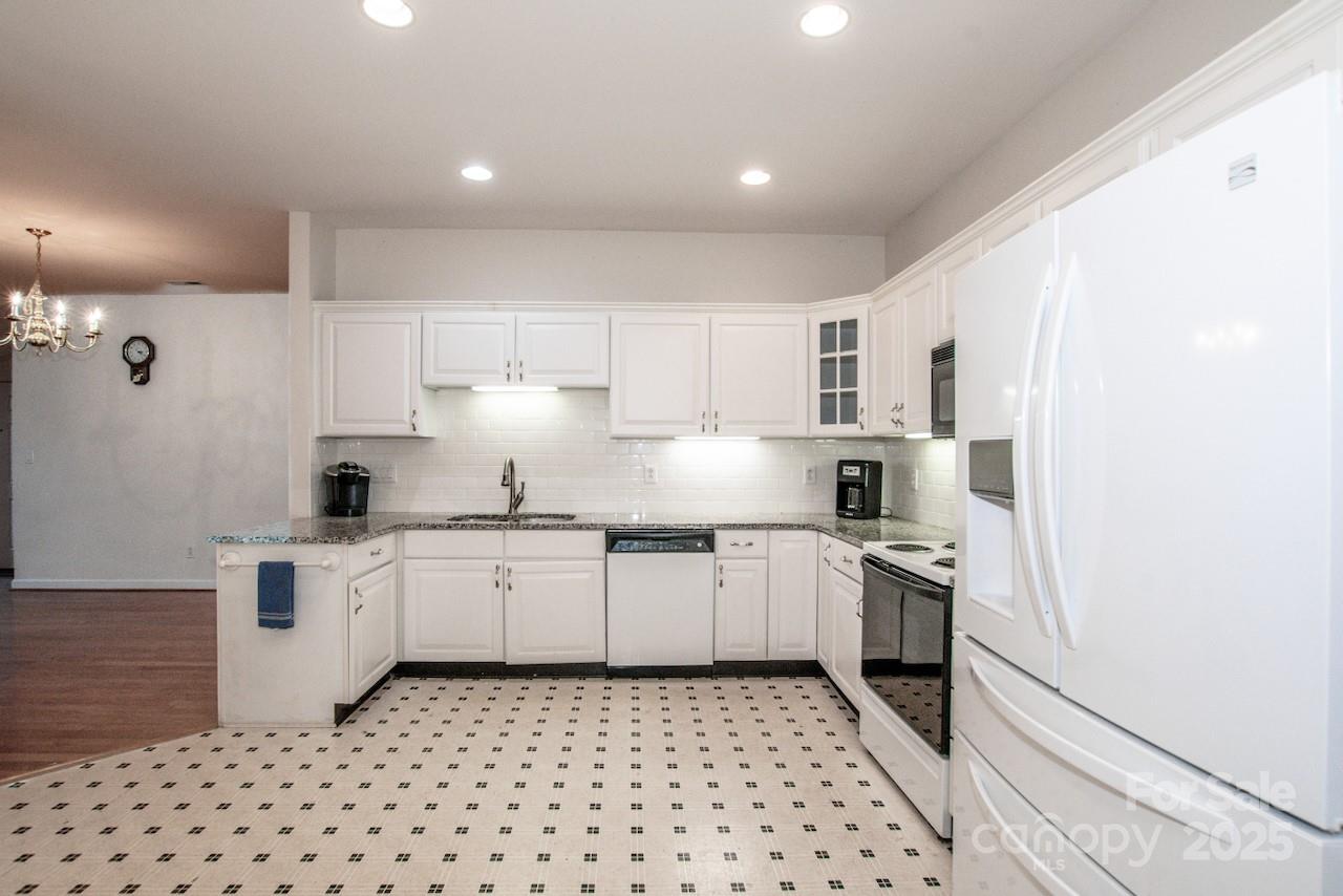 The Glen at Highland Creek - Residential