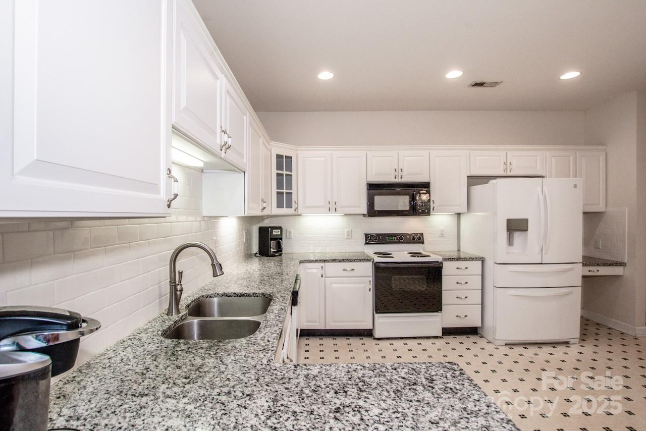 The Glen at Highland Creek - Residential