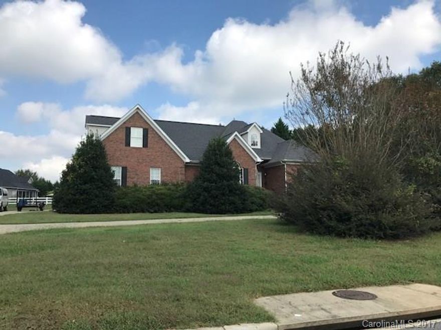 Custom ranch floor plan on a large lot. 4th bed/bonus room above garage. Open split bedroom floor plan, high ceilings, hardwoods throughout main level. Large master bath with walk in closet.