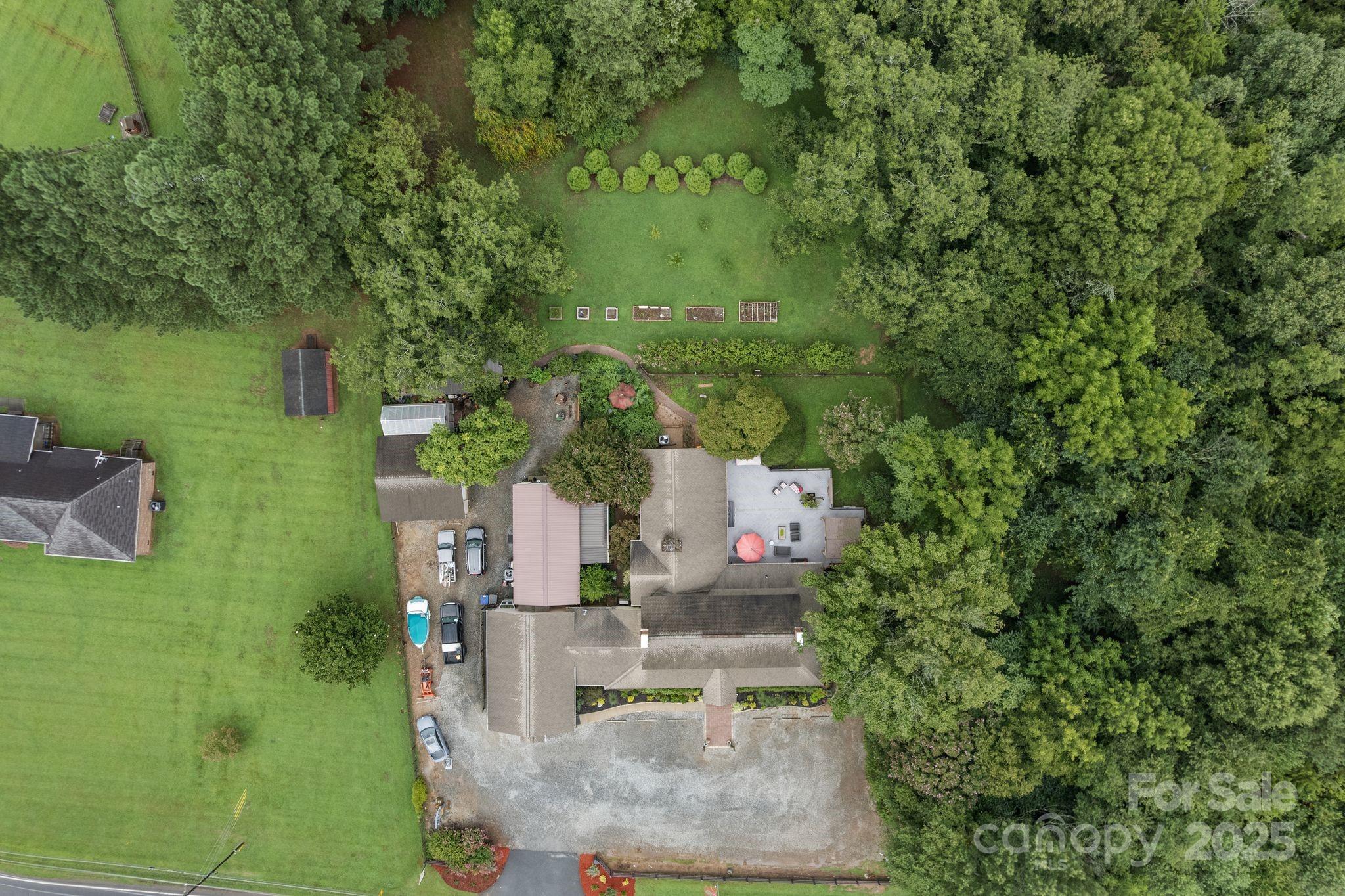 1307 Oakridge Farm Highway