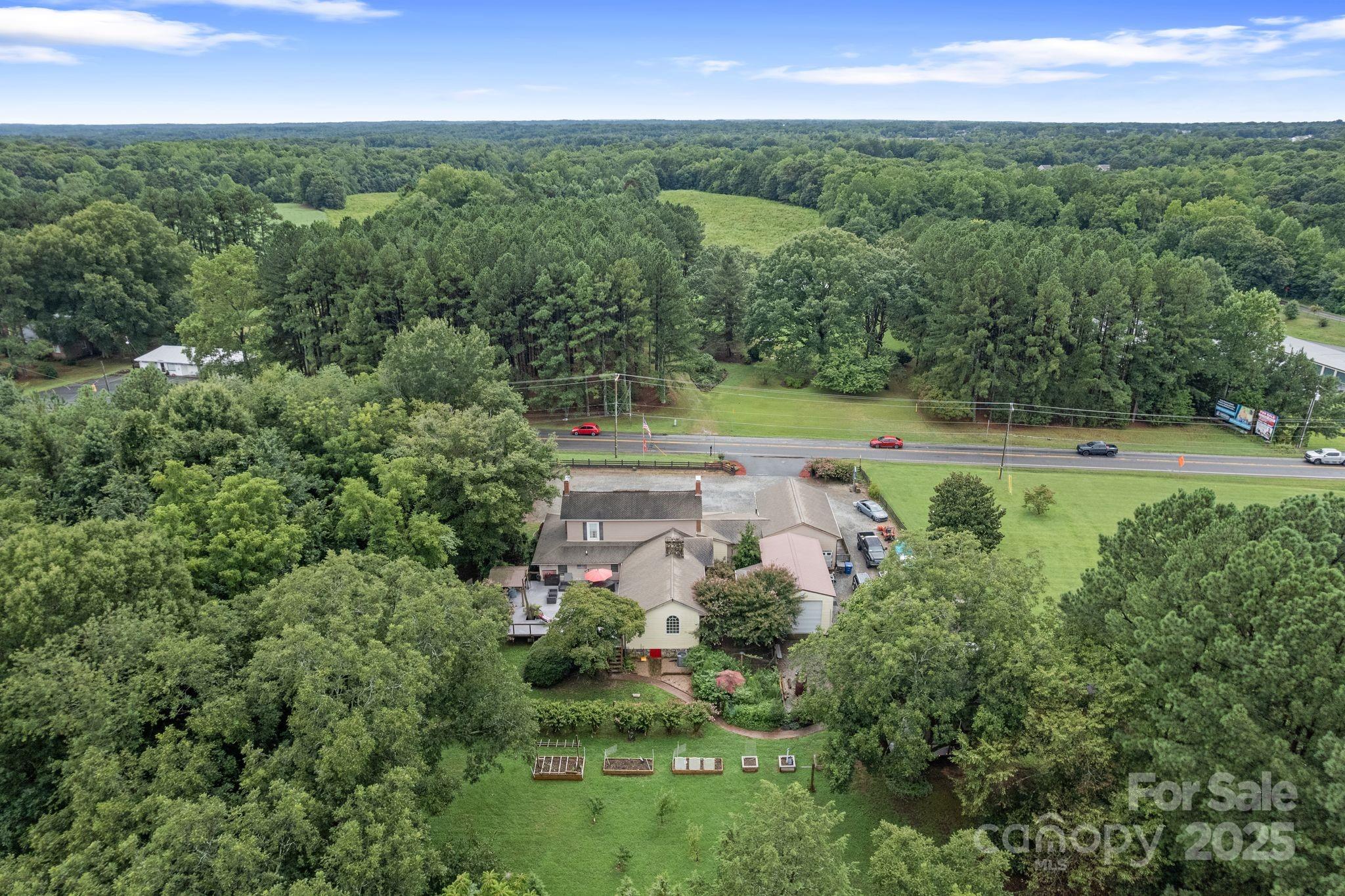 1307 Oakridge Farm Highway