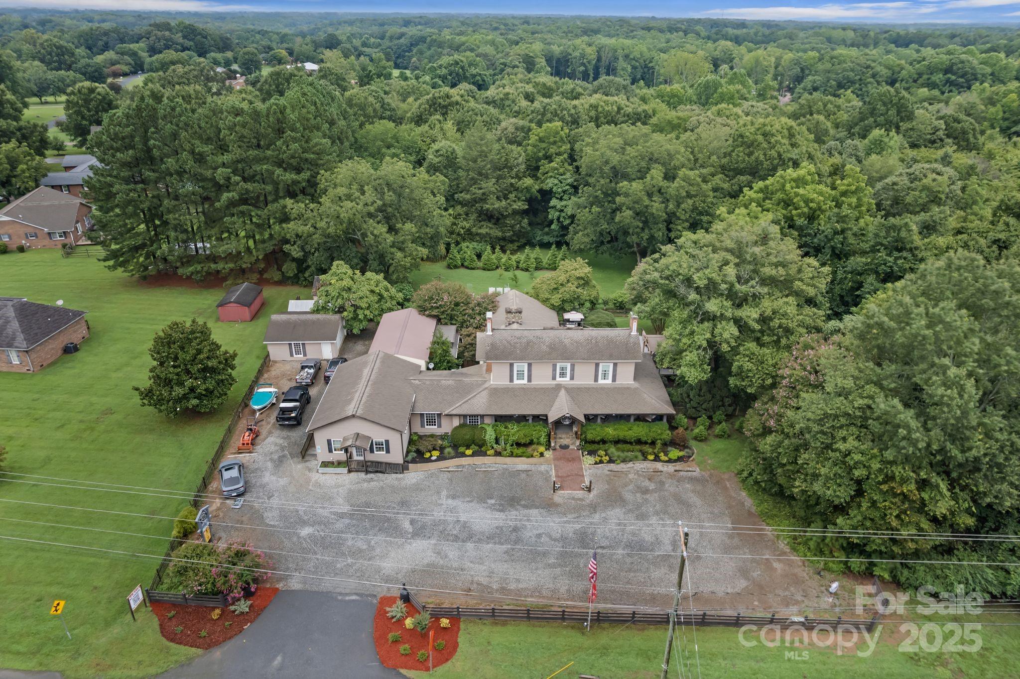 1307 Oakridge Farm Highway
