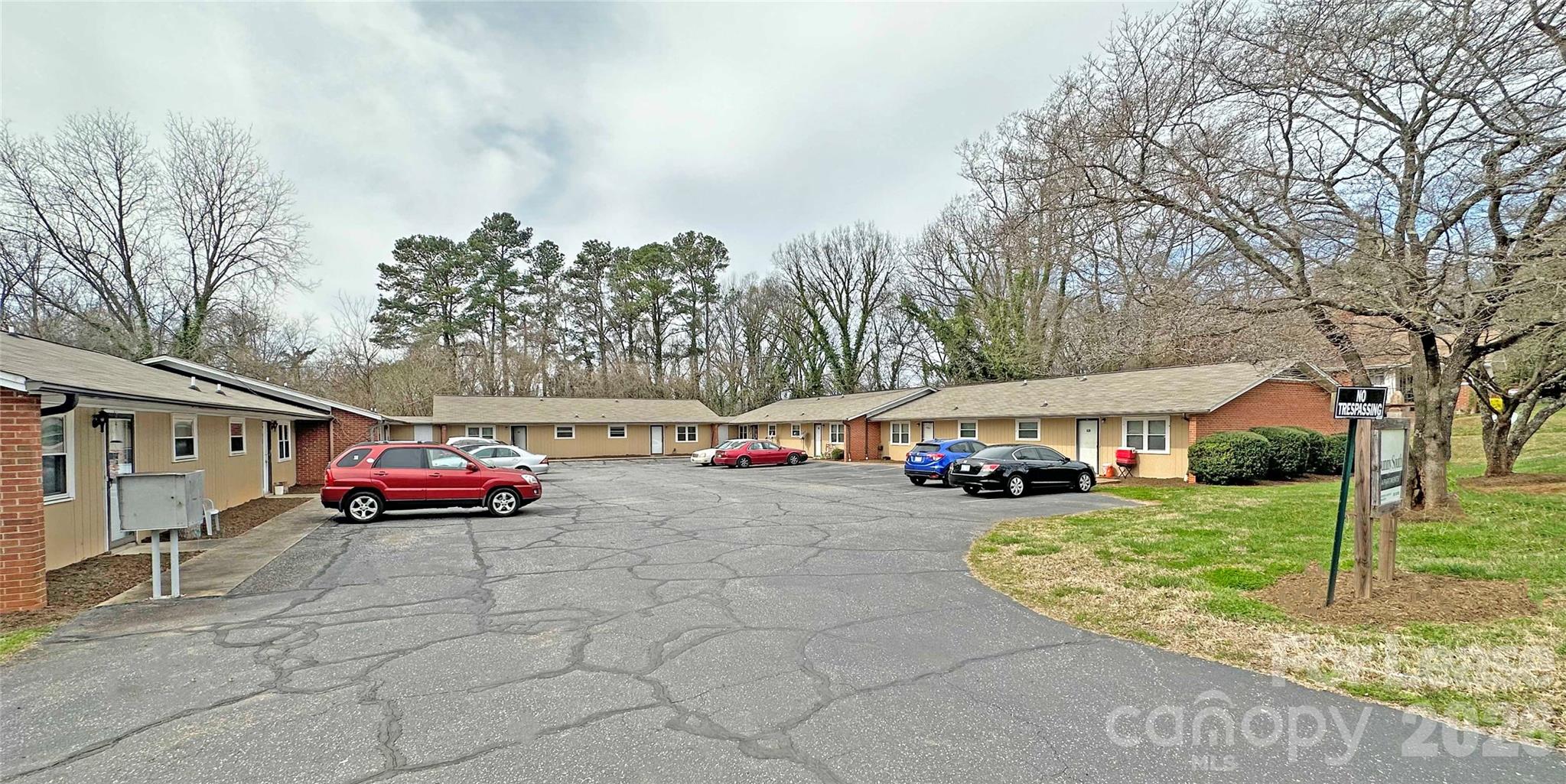 Photo 1 of 9 — 620 3rd Street SE, Hickory, NC 28602