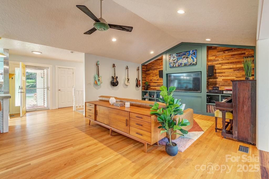 44 Samayoa Place