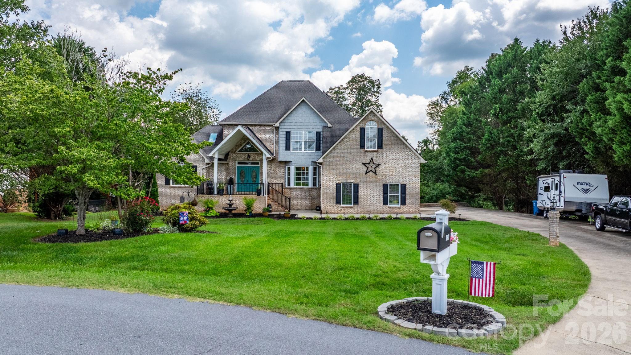 1801 Twin Ponds Drive