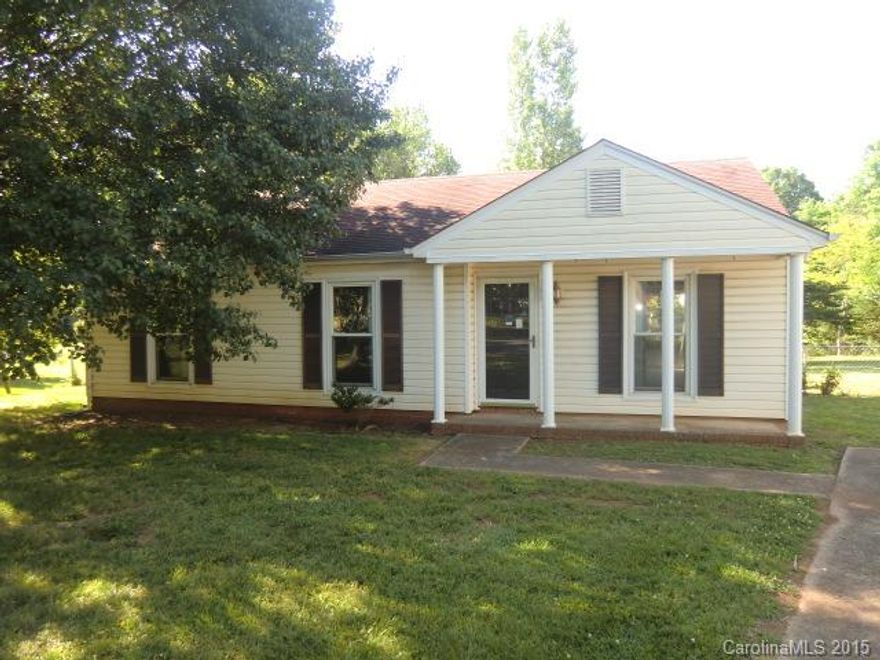 Ranch home with a deck on a cul-de-sac lot. Awesome Mint Hill location with lots of potential. FHA UI (UnInsurable in its “as-is” condition). Neither the seller nor its assigns makes any warranties in regards to the existence of mold, radon or lead based paint or the harmful effects thereof Open to All Bidders. Seller will make no repairs Case#381-723134