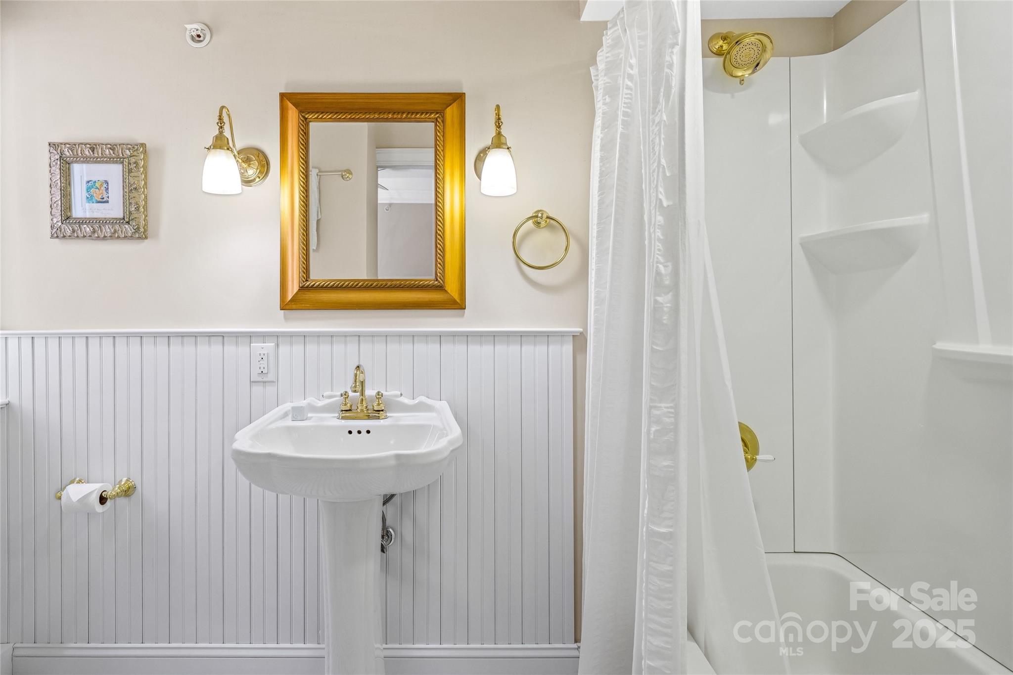 Longchamps Condos - Residential