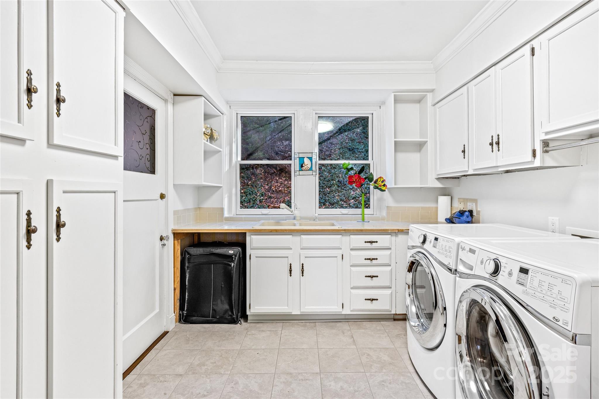 Longchamps Condos - Residential