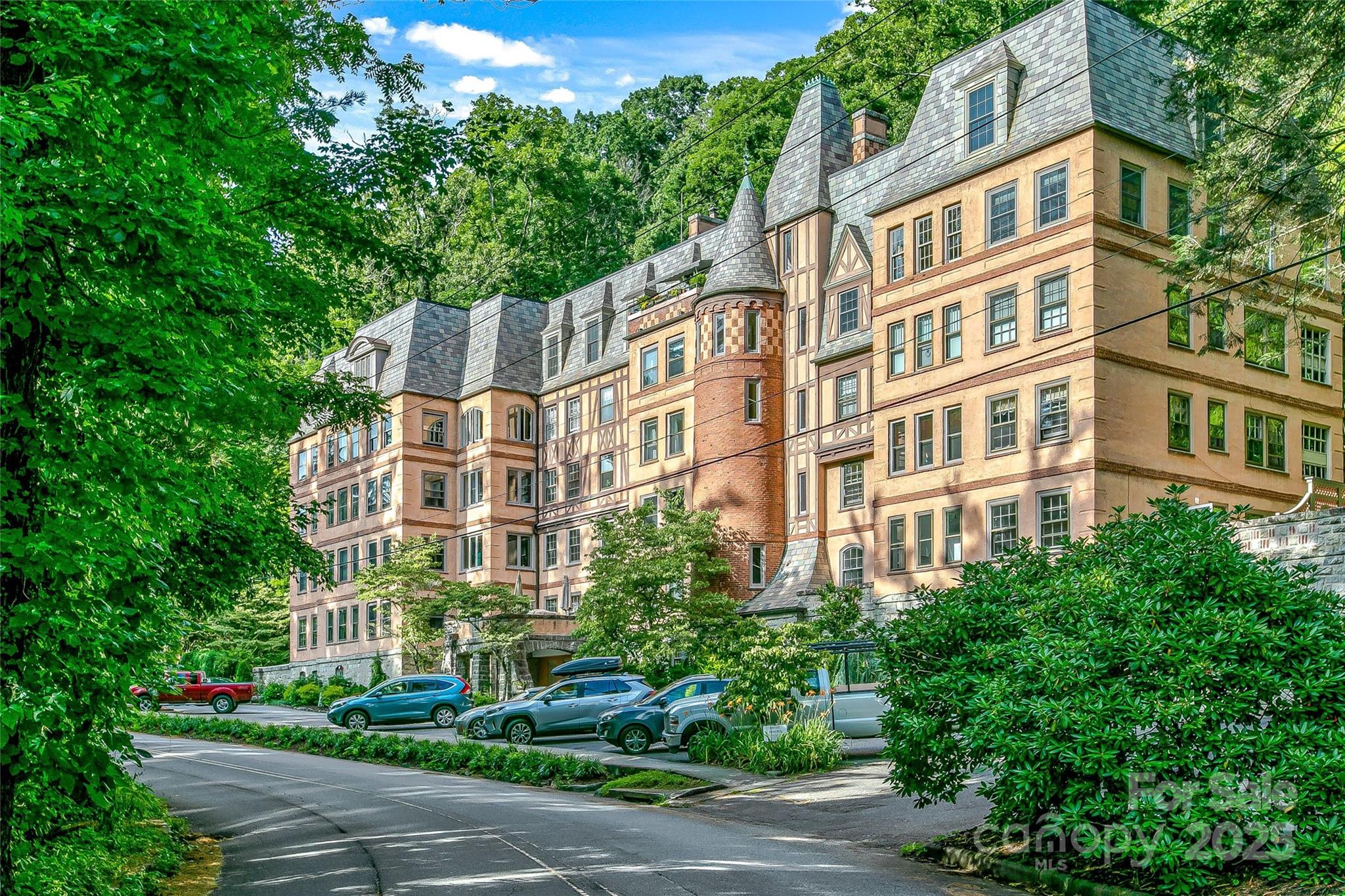 Longchamps Condos - Residential