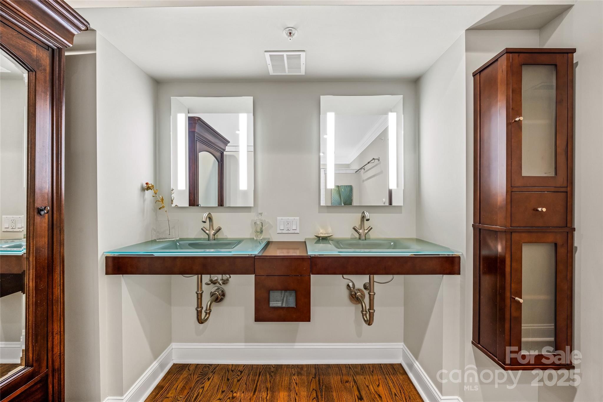 Longchamps Condos - Residential