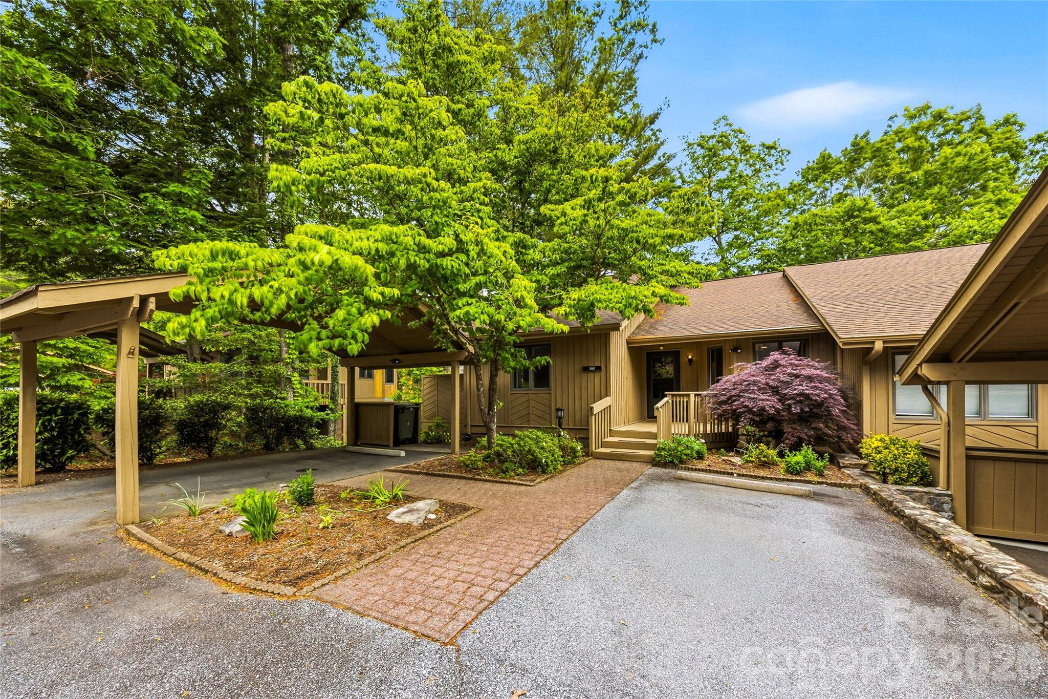 205 N Scarlet Oak Lane