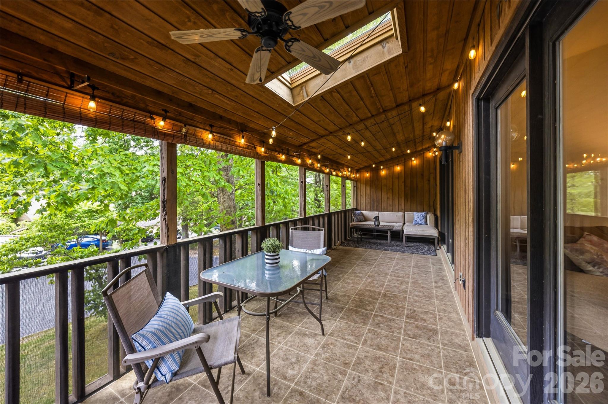 205 N Scarlet Oak Lane