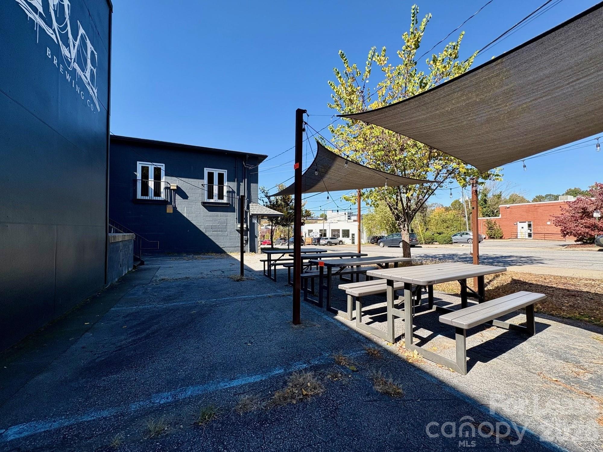 255 Short Coxe Avenue