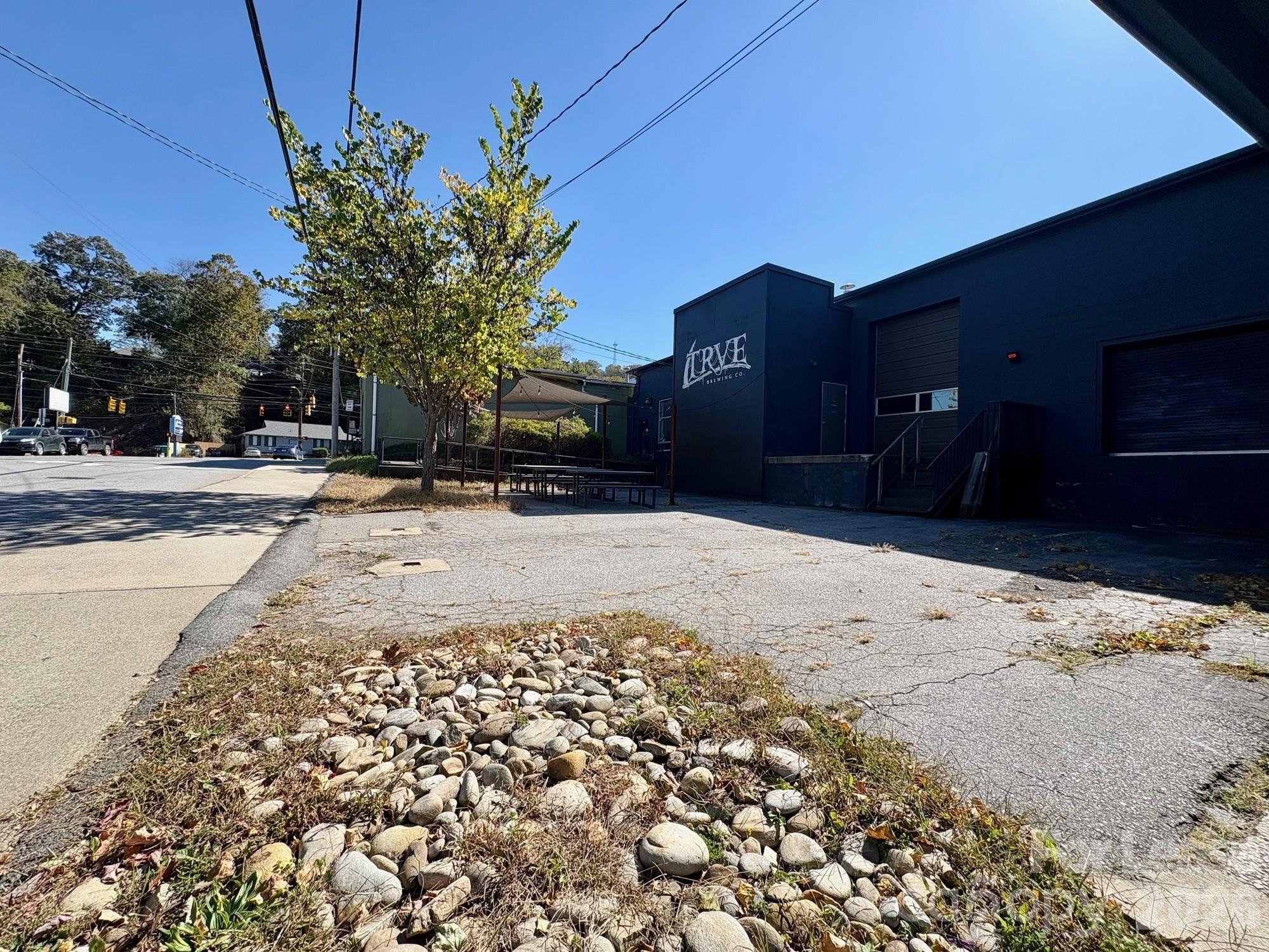 255 Short Coxe Avenue