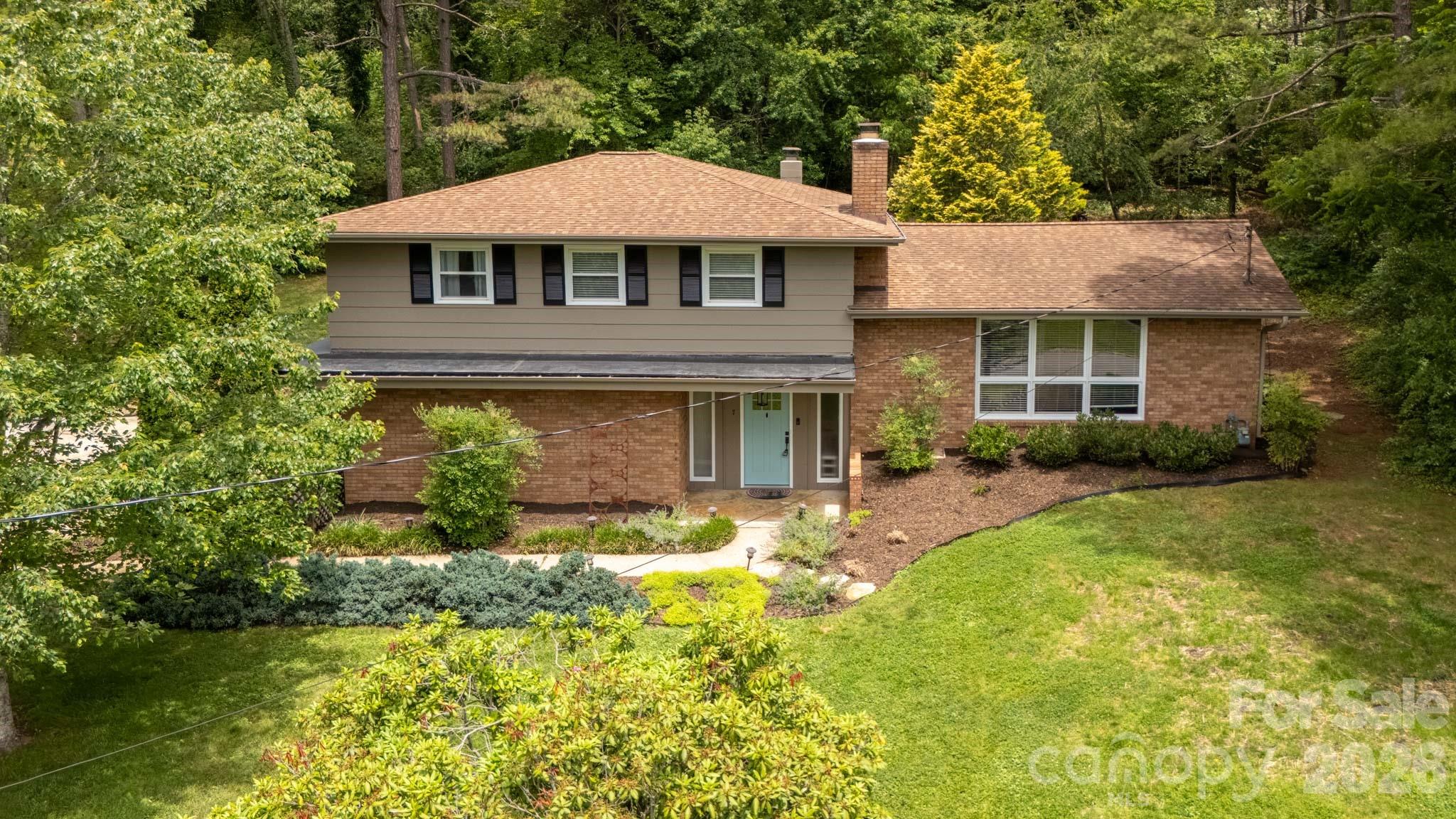 7 Woodbury Road