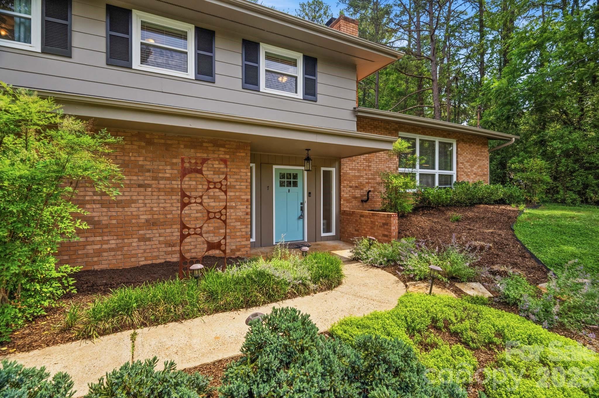 7 Woodbury Road
