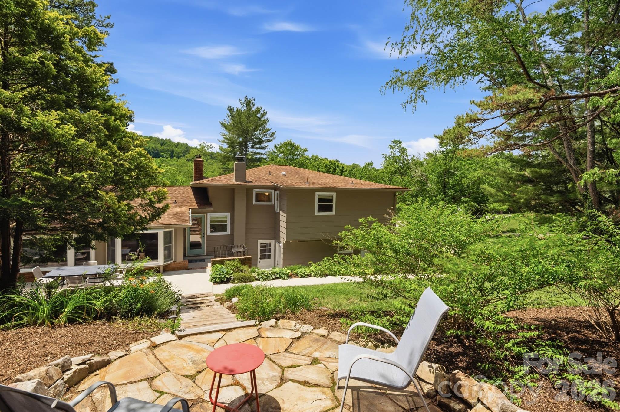 7 Woodbury Road