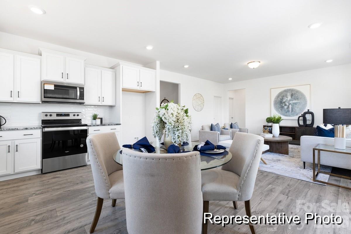 1606 Autumn Banks Way 93p